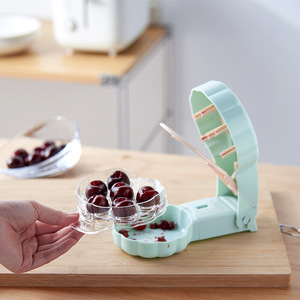 Décortiqueur de cerises professionnel 6-en-1 avec récipient intégré – Éliminateur de noyaux de légumes facile - Product Image 4