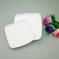 Vente en gros d'assiette en mélamine carrée blanche écologique de haute qualité 6.5/7.5/8.5/9.5 pouces plat en plastique pour restaurant à usage domestique