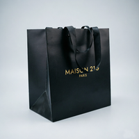Sac cadeau en papier noir de luxe avec logo personnalisé, estampage à chaud doré, sac d'emballage pour boutique de bijoux avec poignée en ruban