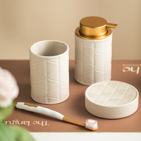 Ensemble de toilette en céramique à motif de feuilles avec gobelet de brossage de dents, ensemble décoratif quatre pièces pour la maison