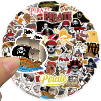 50 autocollants en vinyle imperméables à thème pirate de dessin animé pour la décoration DIY d'ordinateurs portables, guitares et bagages pour adolescents et adultes