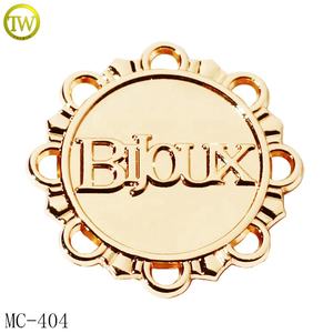 אותיות חלולות אביזרים בגד בהתאמה אישית סגסוגת אבץ מתכת שם תוויות מצופה זהב עם לוגו החברה - Product Image 4