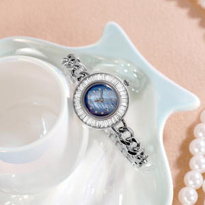 Montre à quartz vintage de luxe légère, cadeau de Noël pour femme - Product Image 3