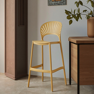 Chaise de bar en plastique PP à dossier empilable simple et moderne nordique, transparente, pour usage commercial, bureau, salon de thé - Product Image 1