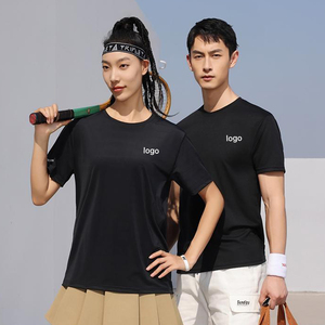 T-shirt de sport pour homme à séchage rapide, en tissu mesh respirant, avec design réfléchissant sur les épaules, pour la course à pied et le fitness. - Product Image 1