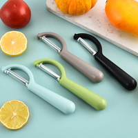 Nieuwe handmatige P-type ergonomische PP-handgreep multifunctionele roestvrijstalen schilmes voor fruit & groenten, zoals maïs, meloen en aardappelen