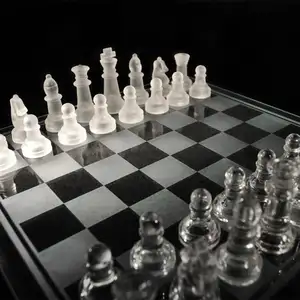 échiquier cristal Suppliers-Jeu d'échecs en cristal massif 4 k, neuf, jeu en verre mat et clair avec damier, cadeau d'anniversaire, de noël