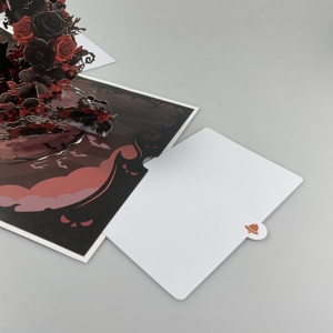 Tema di luna crescente e Halloween in stile gotico 3D Pop up Card cover rigida un simpatico piccolo gatto con rose nere e rosse - Product Image 5
