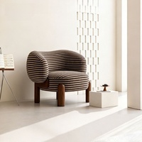 Fauteuil lounge moderne en bouclette crème, fauteuil incurvé avec pieds en bois, siège épais, fauteuil d'appoint pour salon, hôtel