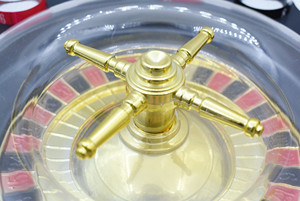 Rueda de <span class=keywords><strong>ruleta</strong></span> de vidrio, juego para beber, <span class=keywords><strong>mini</strong></span> <span class=keywords><strong>Ruleta</strong></span> de casino, 12 tazas - Product Image 3