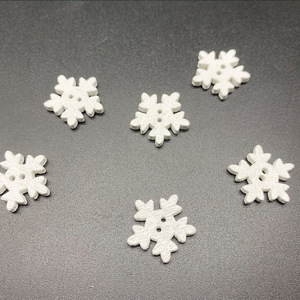 Phim Hoạt Hình Gỗ Quần Áo Nút Nhà Sản Xuất Tùy Chỉnh Giáng Sinh Trang Trí Bằng Gỗ Trắng Bông Tuyết Nút Cho Hàng Thủ Công DIY Trẻ Em Hàng May Mặc - Product Image 2