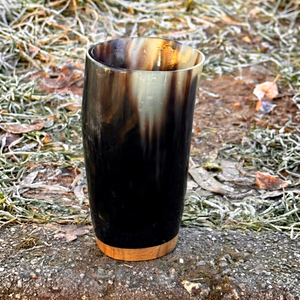 Tasse en corne de buffle naturelle, faite à la main, style viking, verre en corne, mug à bière rustique pour bar, restaurant, usage domestique - Product Image 1