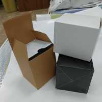 Emballage de boîtes de bocaux à bougies blancs avec impression de logo personnalisé de conception libre Boîte de papier en carton pliable avec insertion