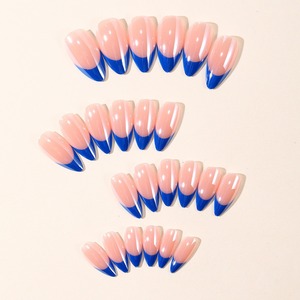 Riviera française |   Faux <span class=keywords><strong>ongles</strong></span> courts en amande <span class=keywords><strong>bleu</strong></span> <span class=keywords><strong>marine</strong></span> semi-transparents à pointe française, finition brillante, qualité salon - Product Image 4
