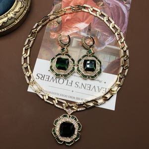 ZHENXUN – ensemble de boucles d'oreilles avec pendentif émeraude, bijoux en cuivre doré, entièrement sertis de diamants, accessoires pour femme, cadeau de créateur original à <span class=keywords><strong>la</strong></span> mode - Product Image 2