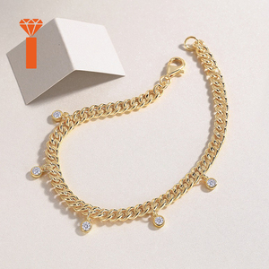 Pulsera de Moissanita con Eslabones Cubanos Brillantes y Elegantes, Chapada en Oro de 18K, Plata de Ley 925, 0.1Ct, Lista para Fiestas - Product Image 1
