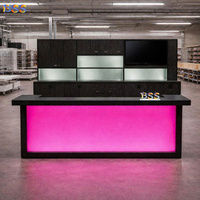 Comptoir de bar design de mode Comptoir de bar de restaurant sur le toit d'hôtel à lumière LED rose moderne