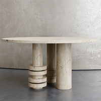Table à manger ronde Kumusi Furniture avec plateau en travertin