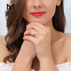 Anillo solitario de compromiso de diamante moissanita de oro blanco de 18k - Product Image 4