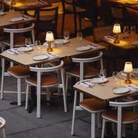 Ensemble table et chaises d'extérieur en alliage d'aluminium pour cour, jardin, terrasse, gîte, restaurant, mobilier commercial, résistant à l'eau et au soleil