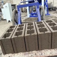 Machine de fabrication de briques creuses entièrement automatique QM 4-30, facile à utiliser, pour la production de blocs de ciment