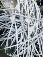 Câble de type T avec connecteur M12 4 broches Push and Pull, 12-36V, 4x18AWG, câble plat en PVC IP68 pour équipement d'éclairage LED extérieur