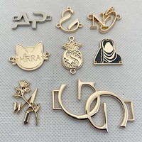 Étiquettes métalliques dorées gravées avec le logo de la marque de vêtements personnalisée en alliage de zinc Neostar pour vêtements / maillots de bain