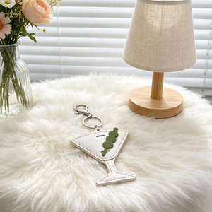 Breloque de sac en PU en forme de verre à vin tendance, support anti-perte pour lunettes, clip mignon pour lunettes de soleil, porte-clés en forme de coupe à cocktail, pendentif pour sac à dos - Product Image 3