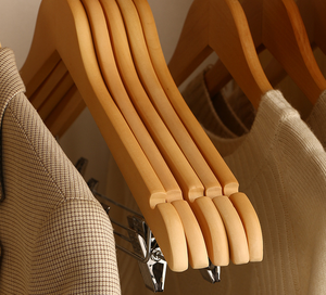 Lavinia Cintres <span class=keywords><strong>en</strong></span> bois avec logo personnalisé à bas prix Cintres avec clips Cintres pour pantalons <span class=keywords><strong>en</strong></span> bois - Product Image 5