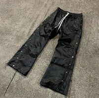 Celana nilon tahan air terlaris logo kustom celana strip kancing atas keringat trek untuk pria