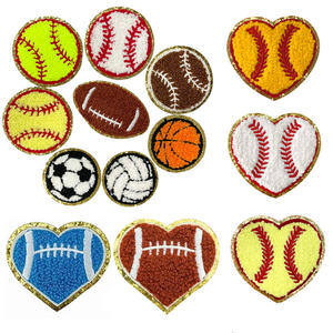 Patch en chenille personnalisé en forme de cœur, thème football/rugby, design pour le jour du match, petite taille, pour vêtements/chapeaux - Product Image 1