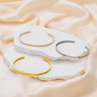 Bracelets en acier inoxydable vierges à ouverture longue personnalisable pour la vente en gros, idéaux pour le port quotidien