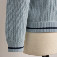 Pull en tricot pour femme OEM ODM, col en V, bordure rayée contrastée, manches longues, texture côtelée, style preppy, pull en tricot pour femme