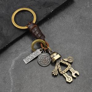 Llavero de metal con robot móvil, colgante de herramientas de aleación y cuero tejido vintage, regalo personalizado creativo - Product Image 2