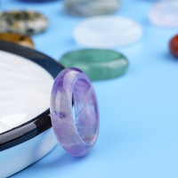 Vente en gros de bagues en cristal de guérison naturel, anneaux colorés en howlite, améthyste de rêve, agate, quartz rose