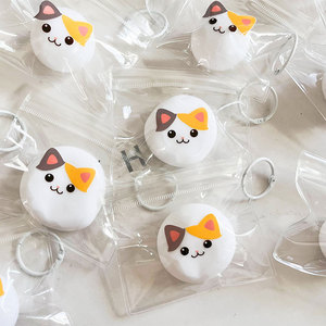 Pendentif en résine anti-stress en forme de chat à trois fleurs, à presser, à récupération lente, en plastique, mini, avec boule fluide - Product Image 2