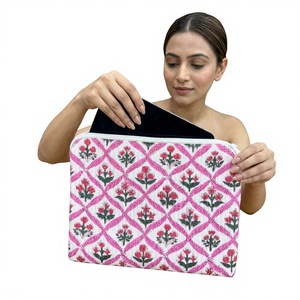 Pochette pour ordinateur portable en coton matelassé, faite à la main, avec motif floral, housse de protection avec fermeture éclair, taille personnalisée disponible. - Product Image 1
