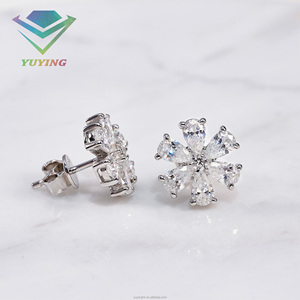 Prêt à expédier : Boucles d'oreilles clous en argent sterling 925, motif fleur, moissanite taille poire couleur D VVS, sertissage griffe de cristal, testeur de diamant Psaa - Product Image 3