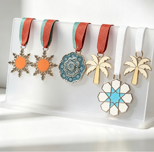 Pins en métal émaillé personnalisés, plaqués or, pendentifs, médailles, breloques, flocon de neige, fleur, palmier pour cadeaux et événements - Product Image 5