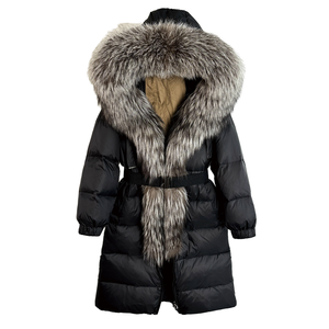 Manteau d'hiver long et épais pour femme avec col en fourrure de renard argenté véritable, capuche et rembourrage en duvet de canard pour l'hiver 2024 - Product Image 1