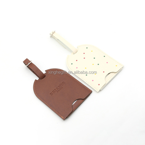 Étiquette de bagage rétractable en cuir PU avec logo personnalisé imprimé en couleur et motif lettres pour les voyages et l'utilisation sur les sacs - Product Image 5