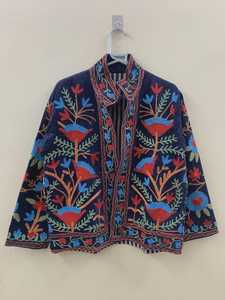 Chaqueta de Invierno Boho con Bordado Suzani y Estampado Animal, Estilo Étnico Vintage Unisex, Prenda Exterior Chic de Algodón Hecha a Mano, Regalo para Ella, India - Product Image 1
