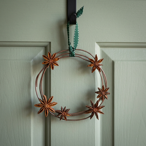 Couronne rustique en métal à l'effigie d'anis étoilé, ronde, faite à la main, décorative de Noël, sans éclairage, emballage individuel - Product Image 1