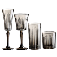 Ensemble de verrerie côtelée gris fumé – Verres à vin à long pied cannelés pour mariage vintage, cocktail, bar, événement – Vente en gros