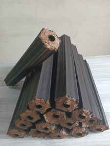 Briquetas de Carbón Vegetal Hechas a Máquina Pini Kay, Proporcionan Calor Limpio y Duradero, Hechas 100% con Aserrín Natural, Sin Aditivos Químicos - Product Image 3