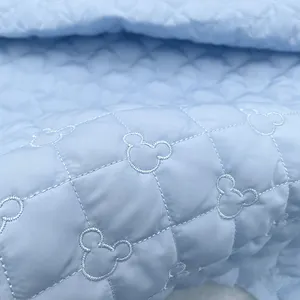 Tissu composite en polyester matelassé avec broderie d'animal de dessin animé pour vêtements d'enfants