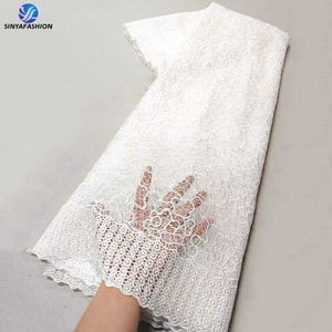 Nouveau Tissu en Dentelle Guipure <span class=keywords><strong>Blanche</strong></span> Sinya, <span class=keywords><strong>Broderie</strong></span> 5 Yards, Dentelle Soluble dans l'Eau Écologique, Dentelle Cordon Africaine Traditionnelle de Luxe - Product Image 1