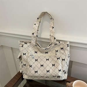 Sac à main en velours côtelé de style coréen, nouveau sac à bandoulière en polyester matelassé imprimé avec nœud papillon et fermeture éclair - Product Image 2