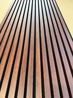 Panneau acoustique mural absorbant le son en bois et PET, mur à lattes insonorisant Akupanel pour salon