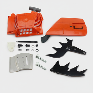 Kit Combinato di Copricatena, Piastra di Protezione, Collare e Viti per Avviamento a Strappo con Punte Grandi per Motoseghe Compatibili - Product Image 2